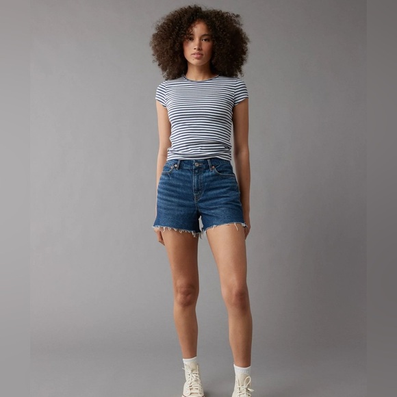 Women’s American Eagle Strigid Curvy Super High Waisted Relaxed Jean Short 12 - Picture 1 of 16